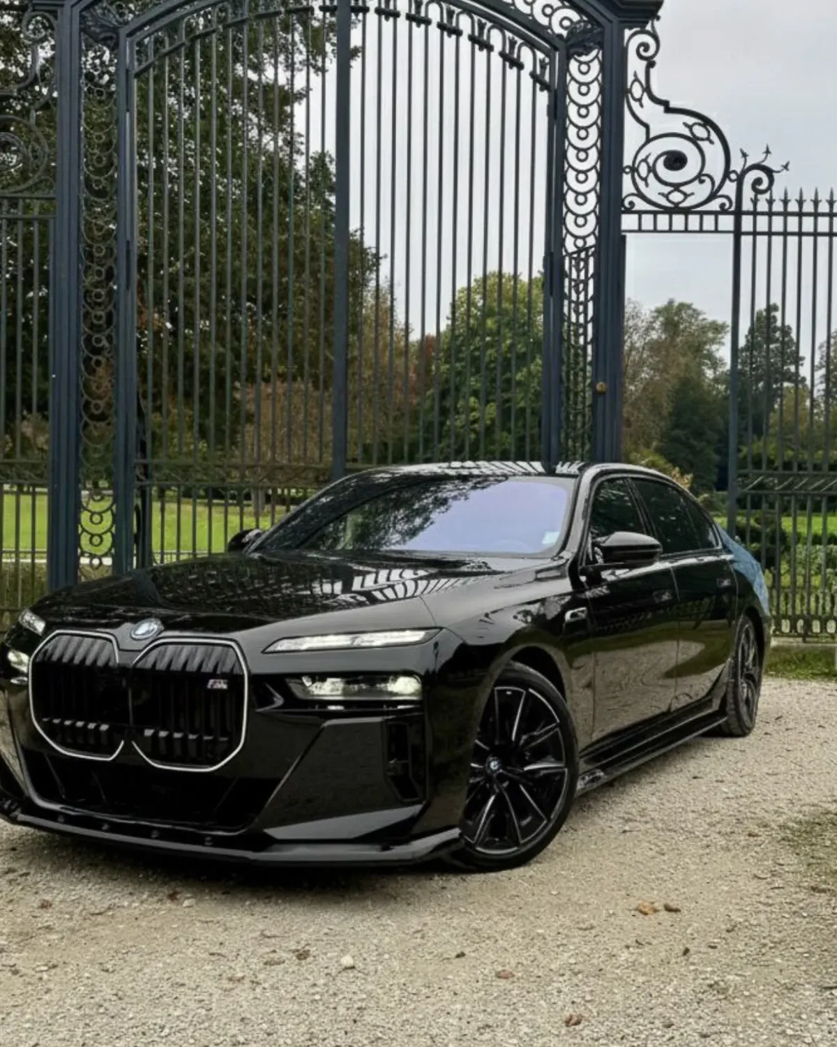 BMW Série 7 M760e avec chauffeur