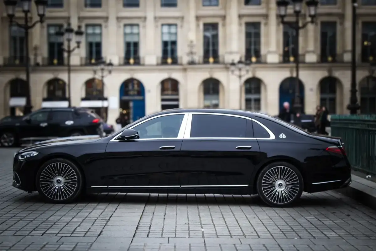 Mercedes-Maybach S 580, place Vendôme, Paris